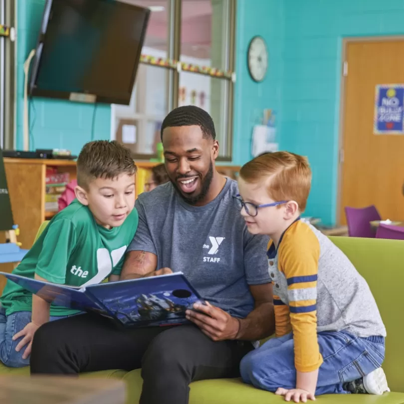 afterschool counselor and children reading