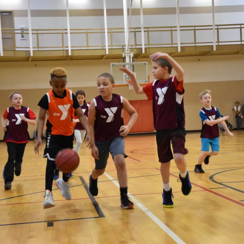 youth basketball team playing a game