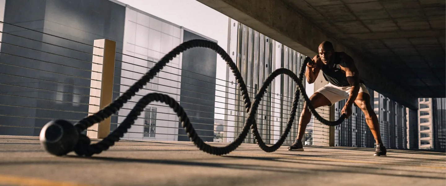 Man doing battle ropes